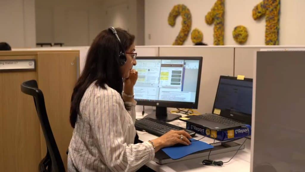 211 Agent at her computer in a call