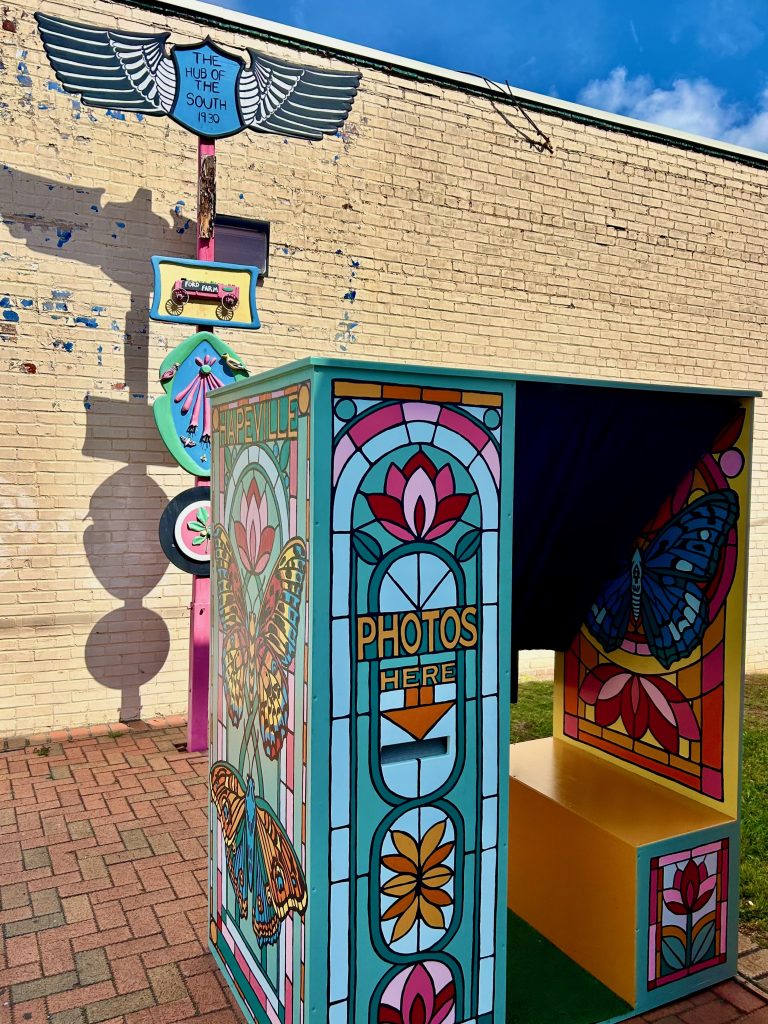 Journalist fellows like Eboné Smiley help change the narrative for neighborhoods like downtown Hapeville, pictured. Hapeville may rank as a high-need community on our Child Well-Being Index®, but residents want the rest of Atlanta to know their arts scene rivals the rest of the region.