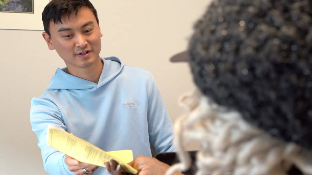 Atlanta VITA volunteer helps woman prepare taxes