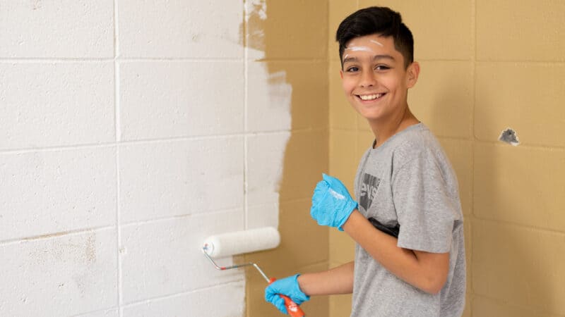 Young volunteer painter giving back to community